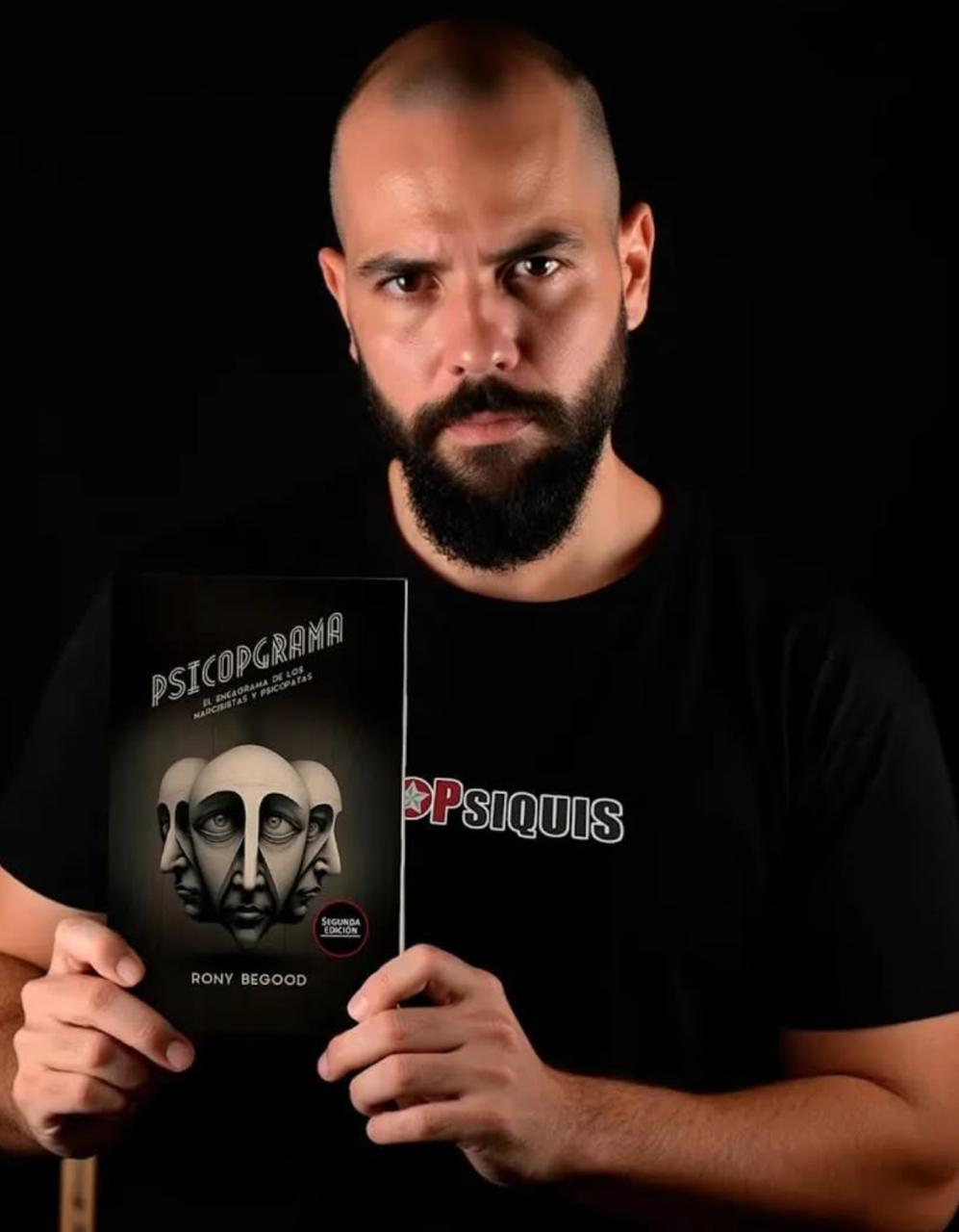 Rony Begood con su libro Psicopgrama Rony Begood con su libro Psicopgrama
